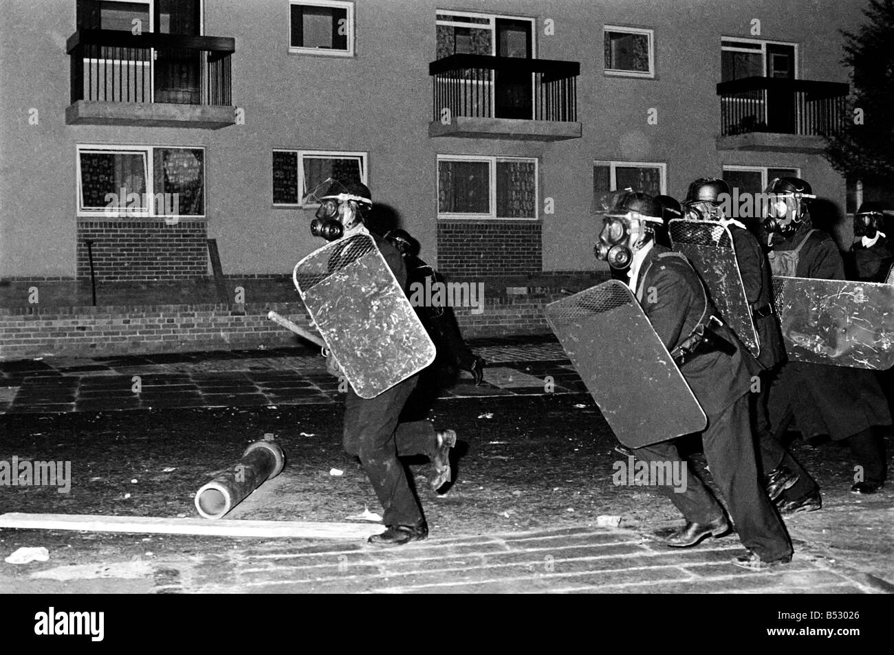 Baton charge ireland hires stock photography and images Alamy