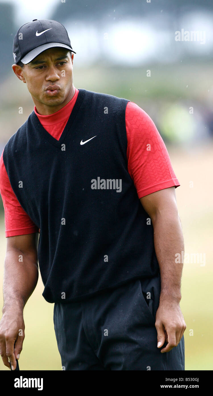Tiger Woods in the rain on the 1st on day 4 of the Open, Carnoustie. Stock Photo