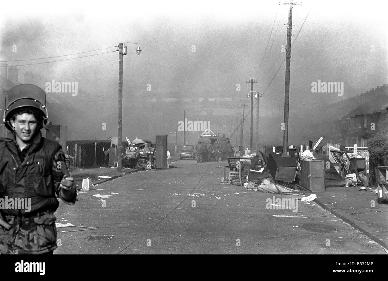 Northern Ireland Belfast Riots Aug. 1971. The army tries to cope with ...
