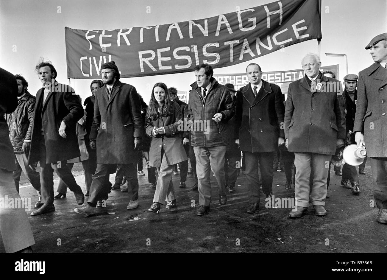 Enniskillen. Miss Bernadette Devlin marches with Paddy Kennedy MP. who is on the wanted list in Northern. Ireland February 1972 Stock Photo