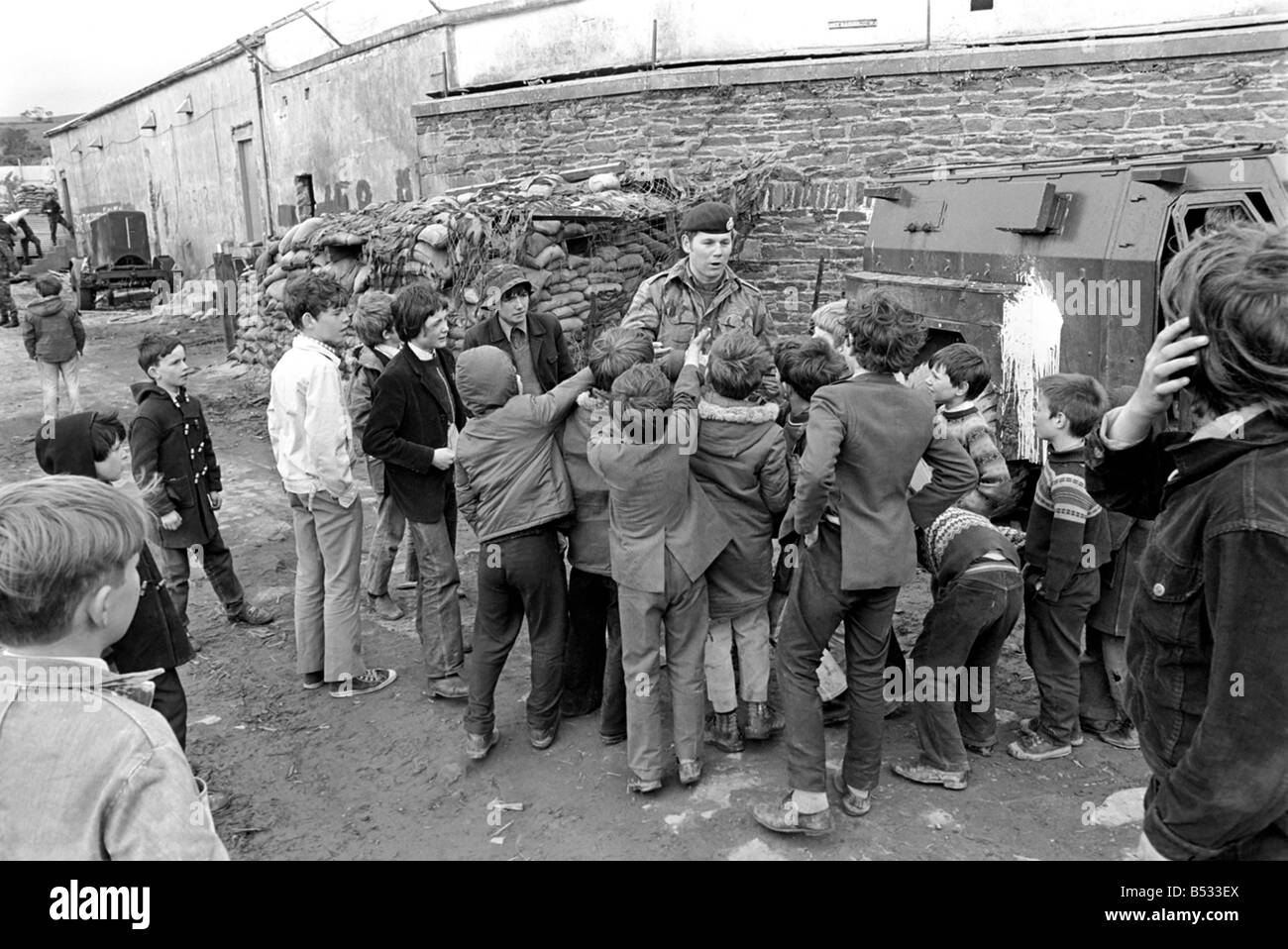 Northern Ireland June 1972. Children and soldiers play at the army base on the Foyle Road. The army were in the process of abandoning the camp. June 1972 72-7009-001 Stock Photo