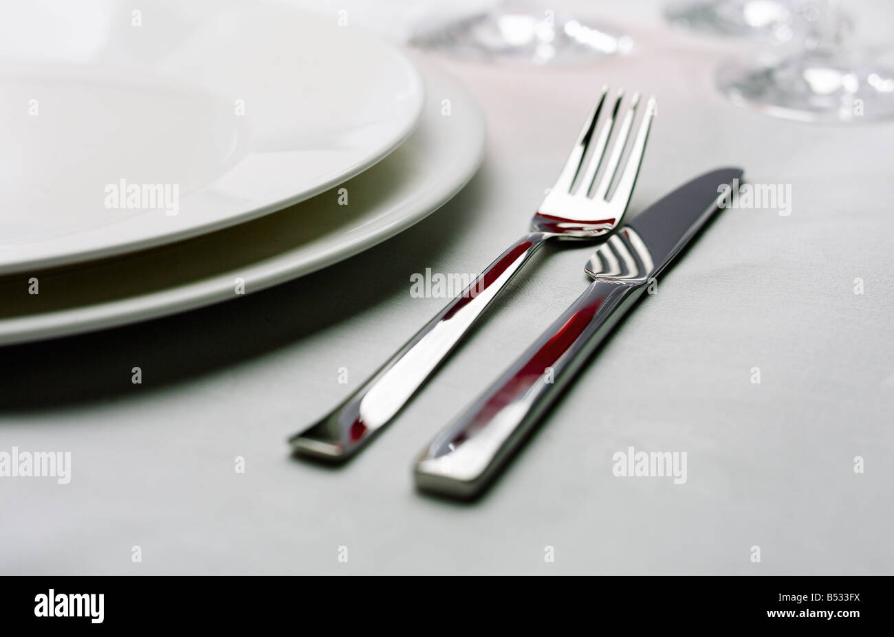dinner setting knife fork and plate Stock Photo - Alamy