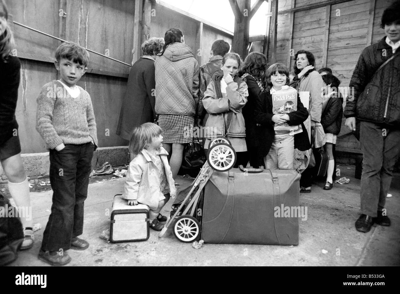 George Phillips, staff. Northern Ireland July 1972. Children waiting for the train in Belfast as families flee from the bombs and bullets. July 1972. July 1972 72-7262-002 Stock Photo