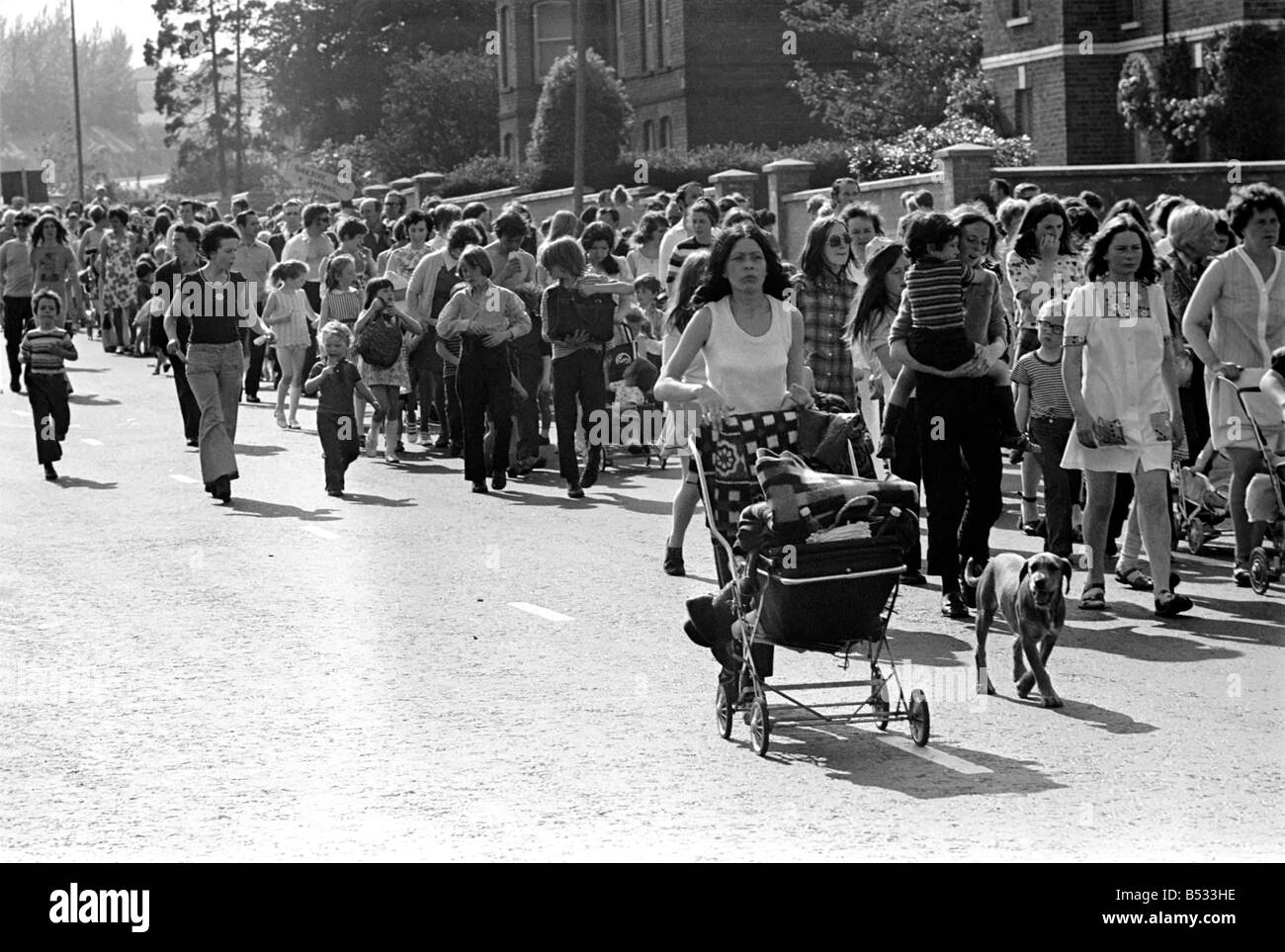 Northern Ireland July 1972. People of the Lenadoon estate evacuate their homes in protest over the heavy army occupation in the Stock Photo