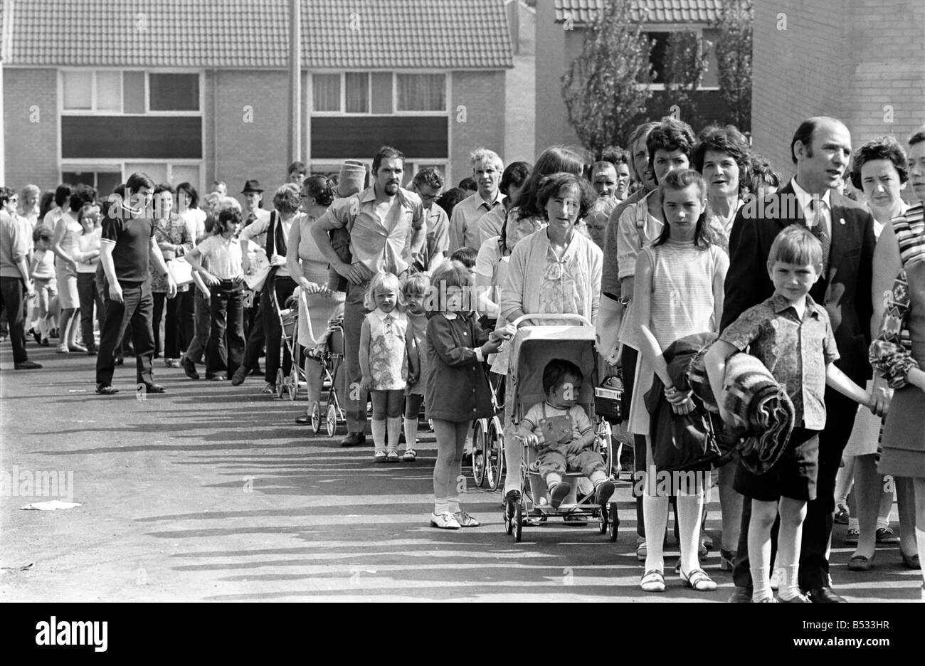 Northern Ireland July 1972. People of the Lenadoon estate evacuate their homes in protest over the heavy army occupation in the Stock Photo