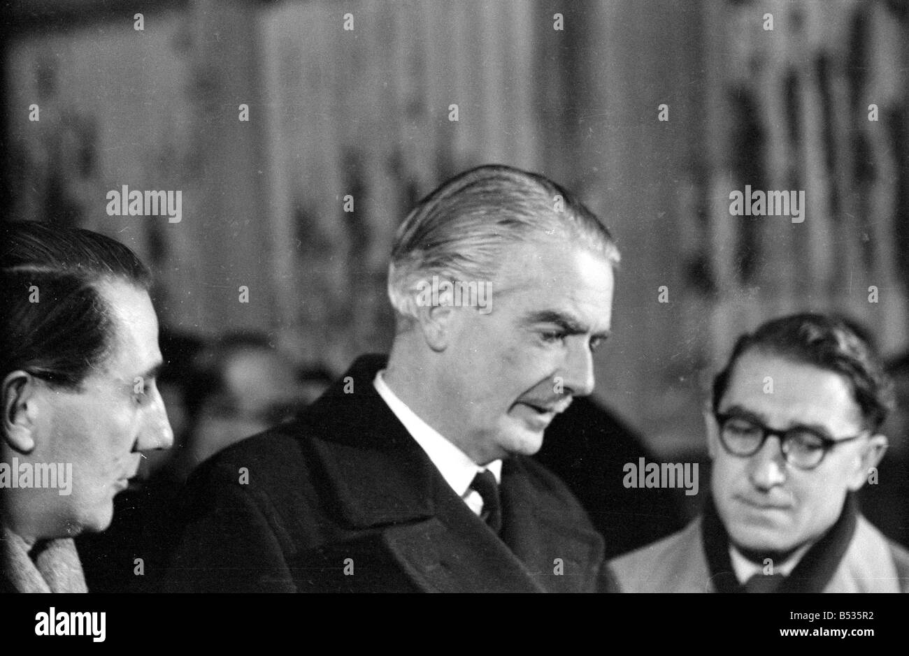 The departure of Sir Anthony Eden and Lady Eden on the New Zealand line ship Rangitata from the Royal Albert Docks Before their Stock Photo
