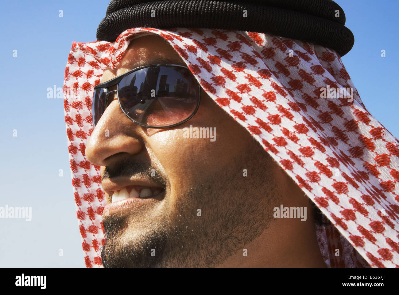 Arab man with sunglasses hi-res stock photography and images - Alamy