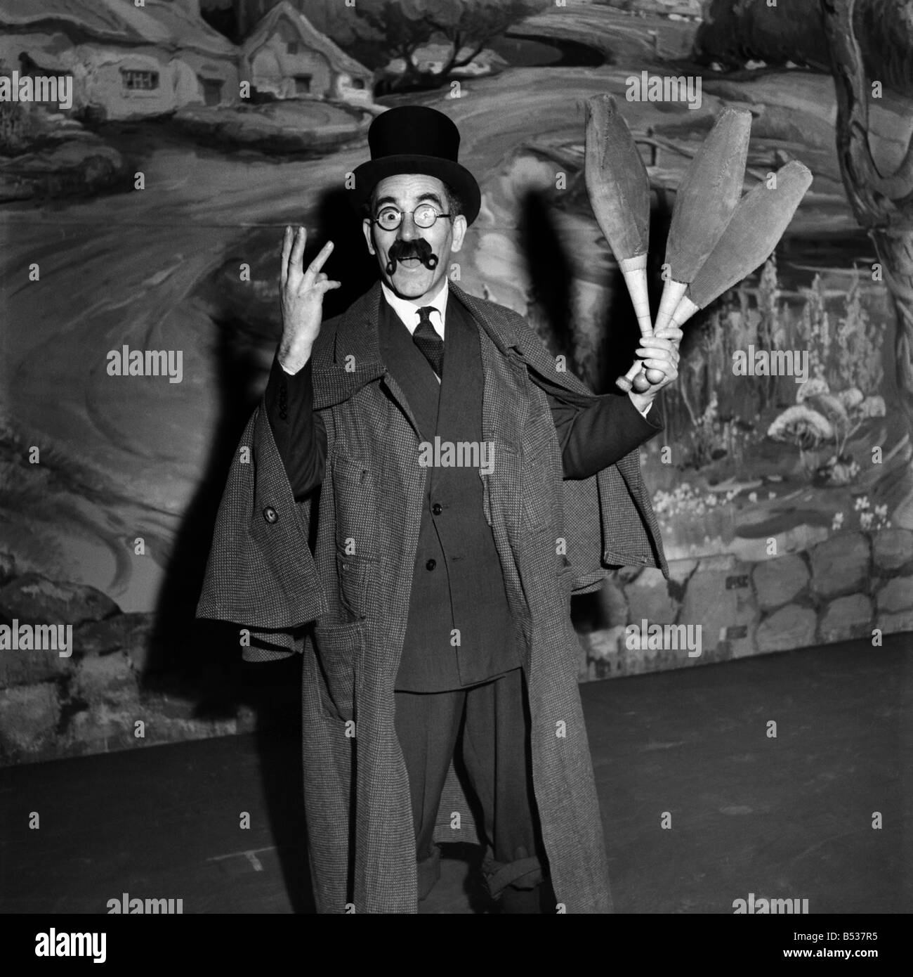 Comedian Eddie Gray. February 1948 O11521 Stock Photo