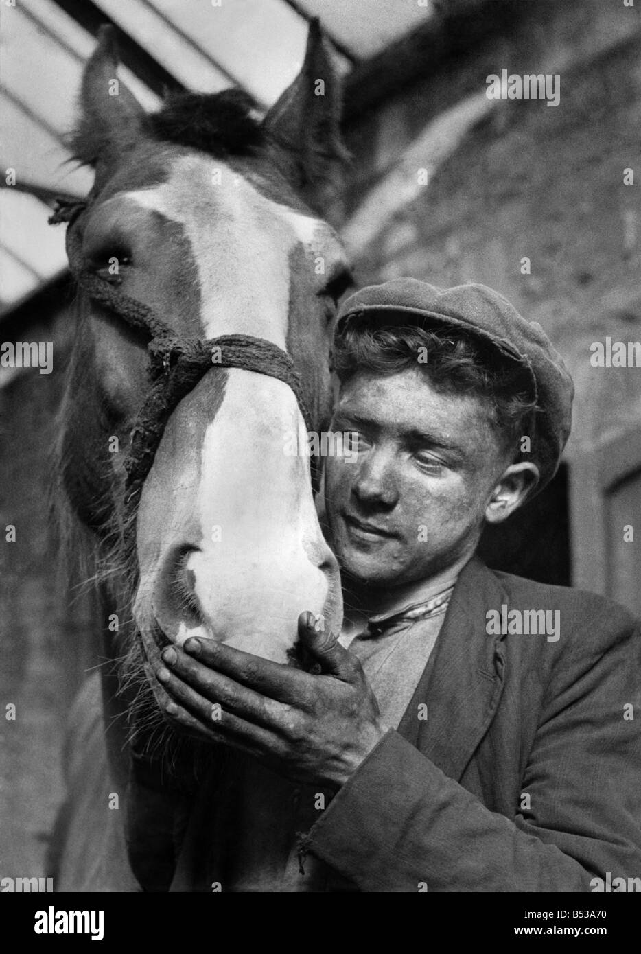 Coal miner with Irar his pit pony. &#13;&#10;October 1946 &#13;&#10;P017669 Stock Photo