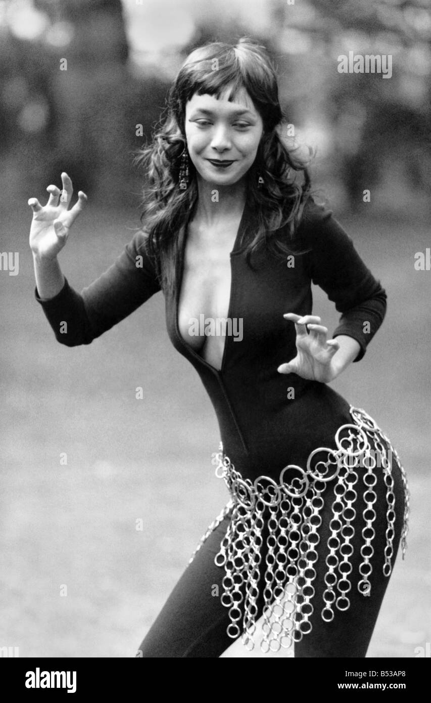 Looking purrfectly sensational, model Jaqui Chantrell reveals her claws and a little bit more in London yesterday. Jaqui was showing off a classy catsuit with a chain skirt at a preview of an exhibition for the fashion trade. June 1989 P018309 Stock Photo