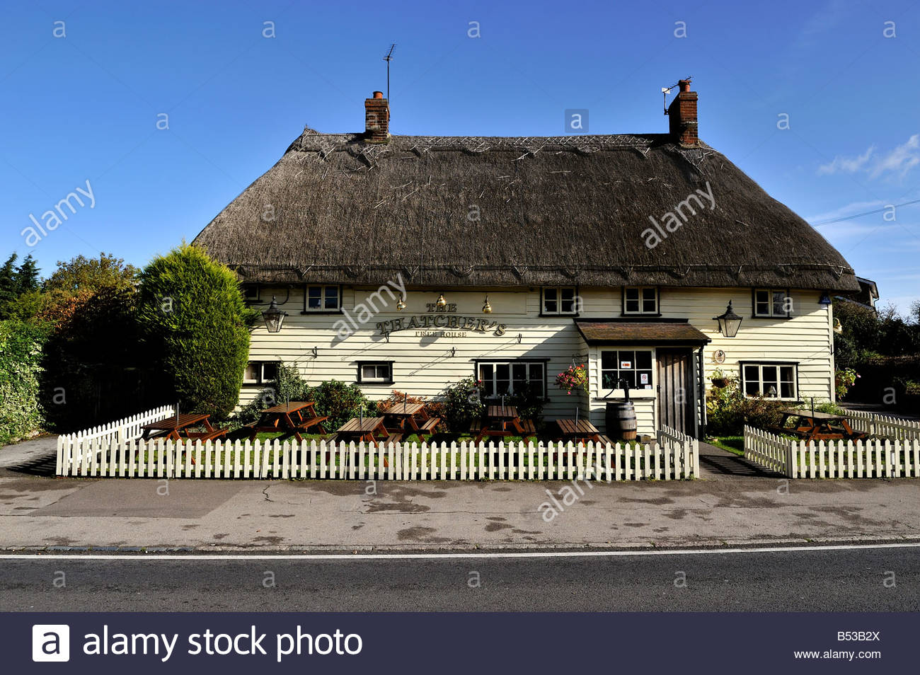 Thatched Pub High Resolution Stock Photography and Images Alamy