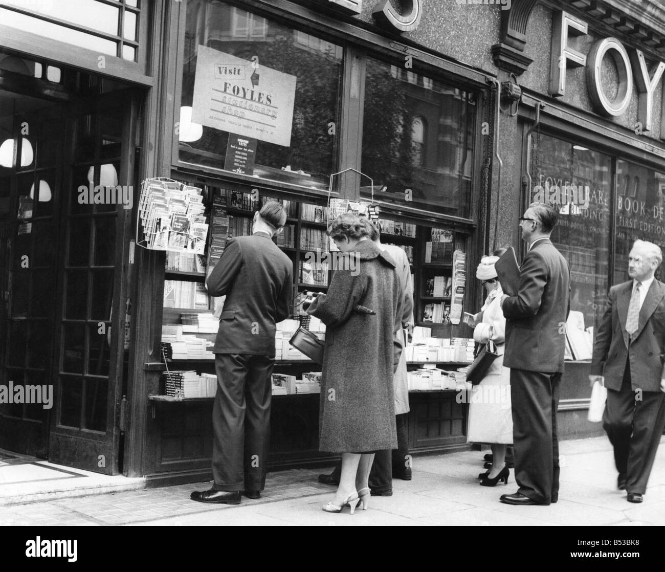 Charing cross road 1950s hires stock photography and images Alamy