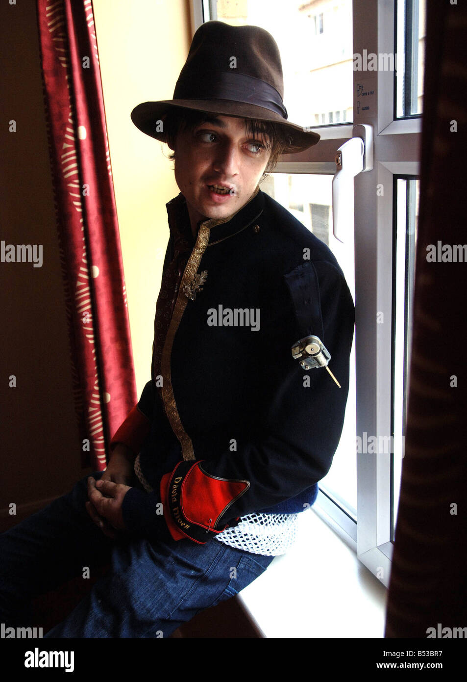 Pete Doherty pictured at the Jurys hotel in Islington during an Exclusive interview with the Daily Mirror August 2007 Stock Photo