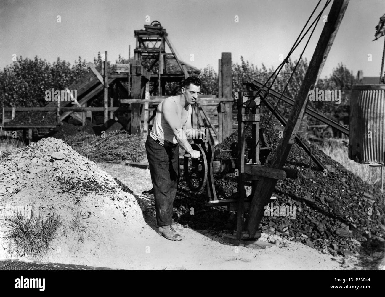 Coal Mining 1940s Black and White Stock Photos & Images - Alamy