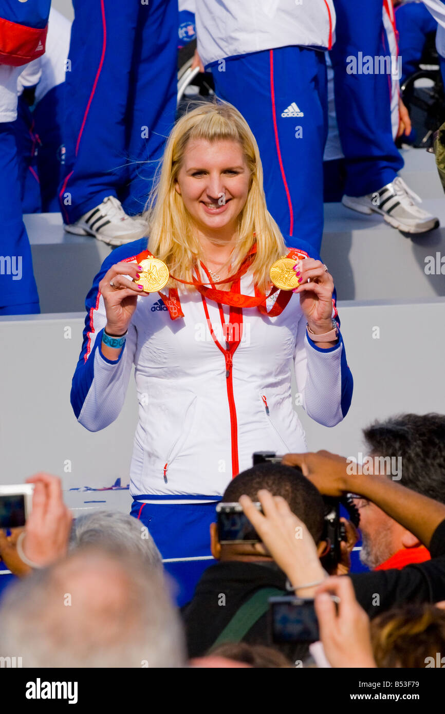 2008 Olympics Heroes parade, Team GB , Trafalgar Square , double gold swimmer , Rebecca Adlington , shows medals to crowd Stock Photo