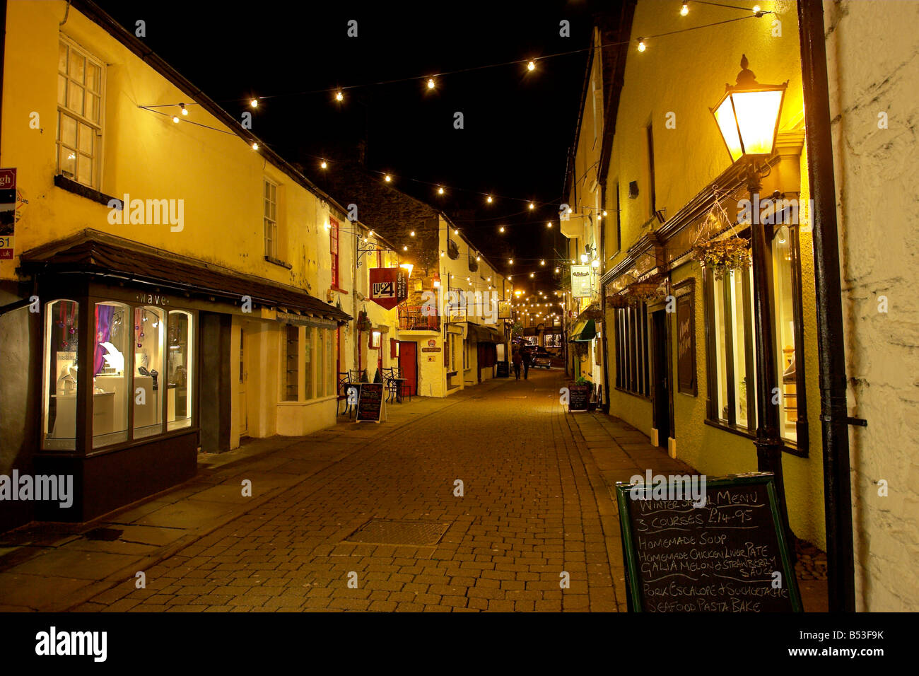 Bowness on windermere village night hires stock photography and images