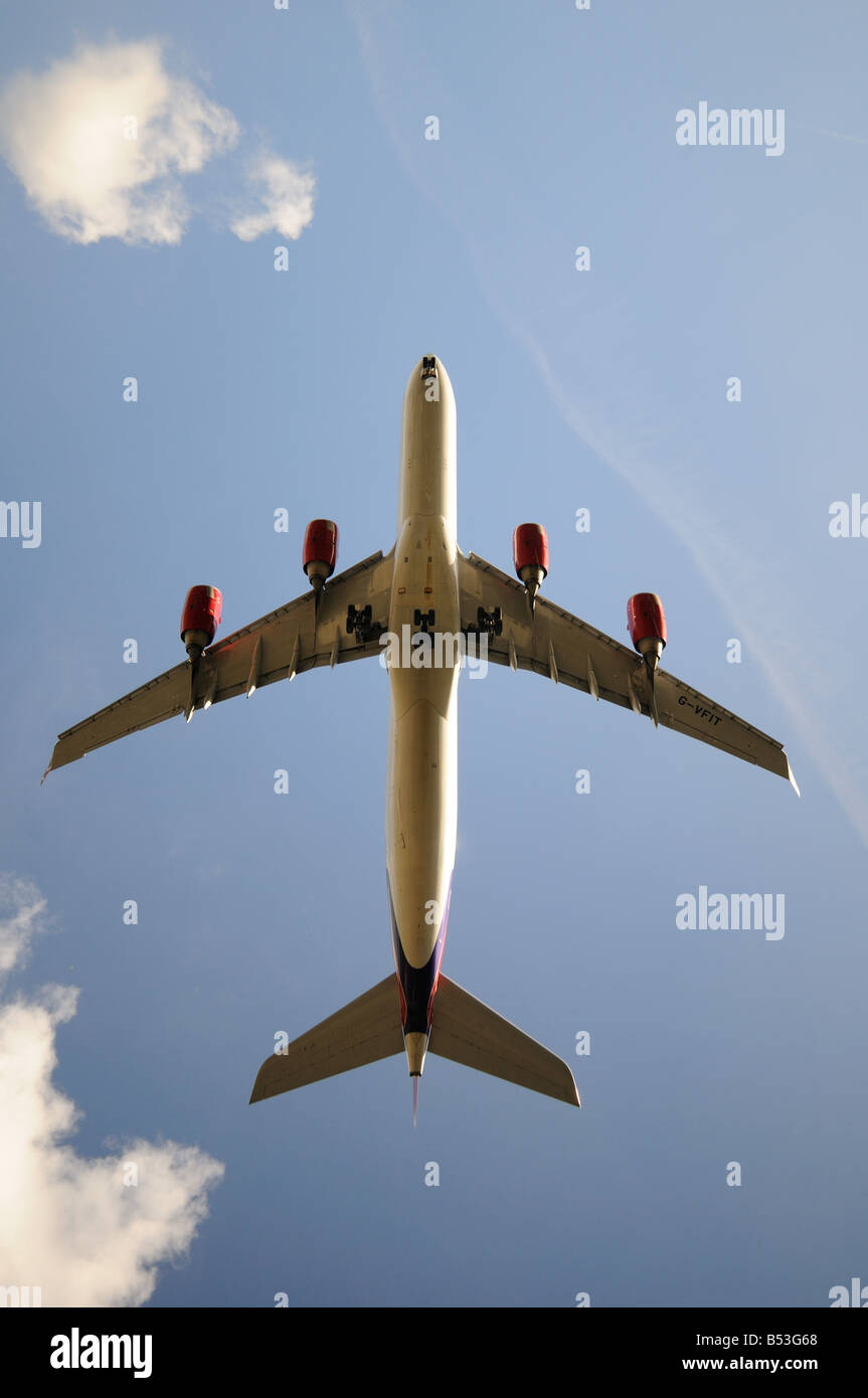 747 Airplane Coming In To Land At Heathrow Airport London Britain Uk 747-airplane-coming-in-to-land-at-heathrow-airport-london-britain-uk