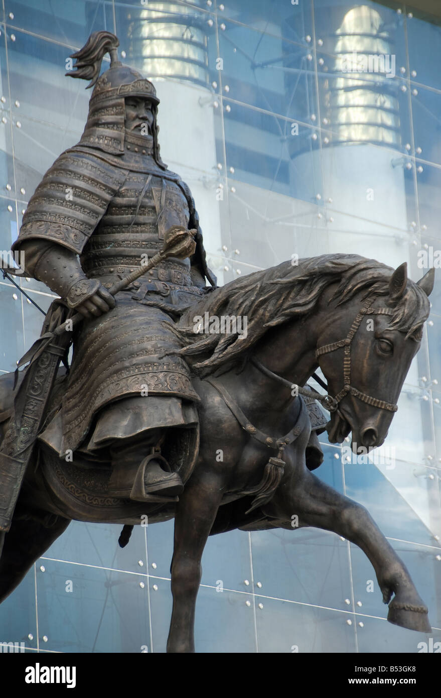 mongol-statue-at-the-parliament-building