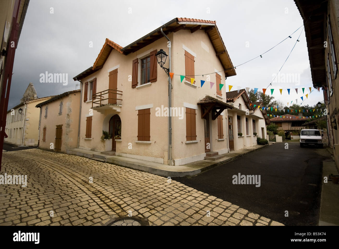 Traditional french house hi-res stock photography and images - Alamy