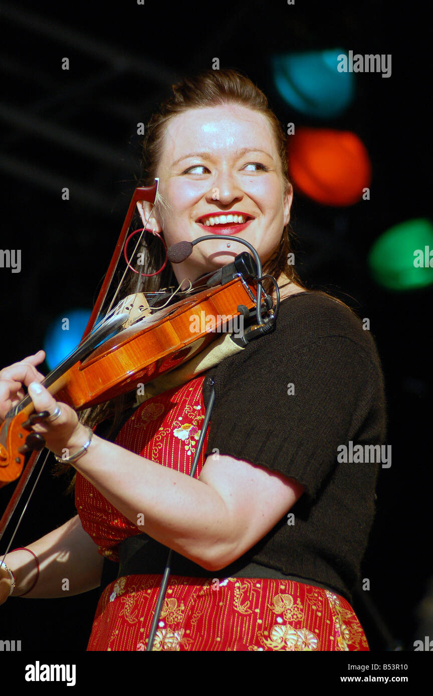 Eliza Carthy playing at Wychwood festival June 2006 Stock Photo
