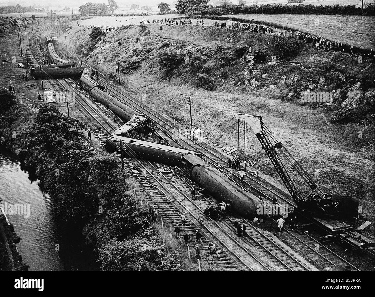 Y2K London to Liverpool express crash at Polesworth Warwickshire July 1947 008748 Stock Photo