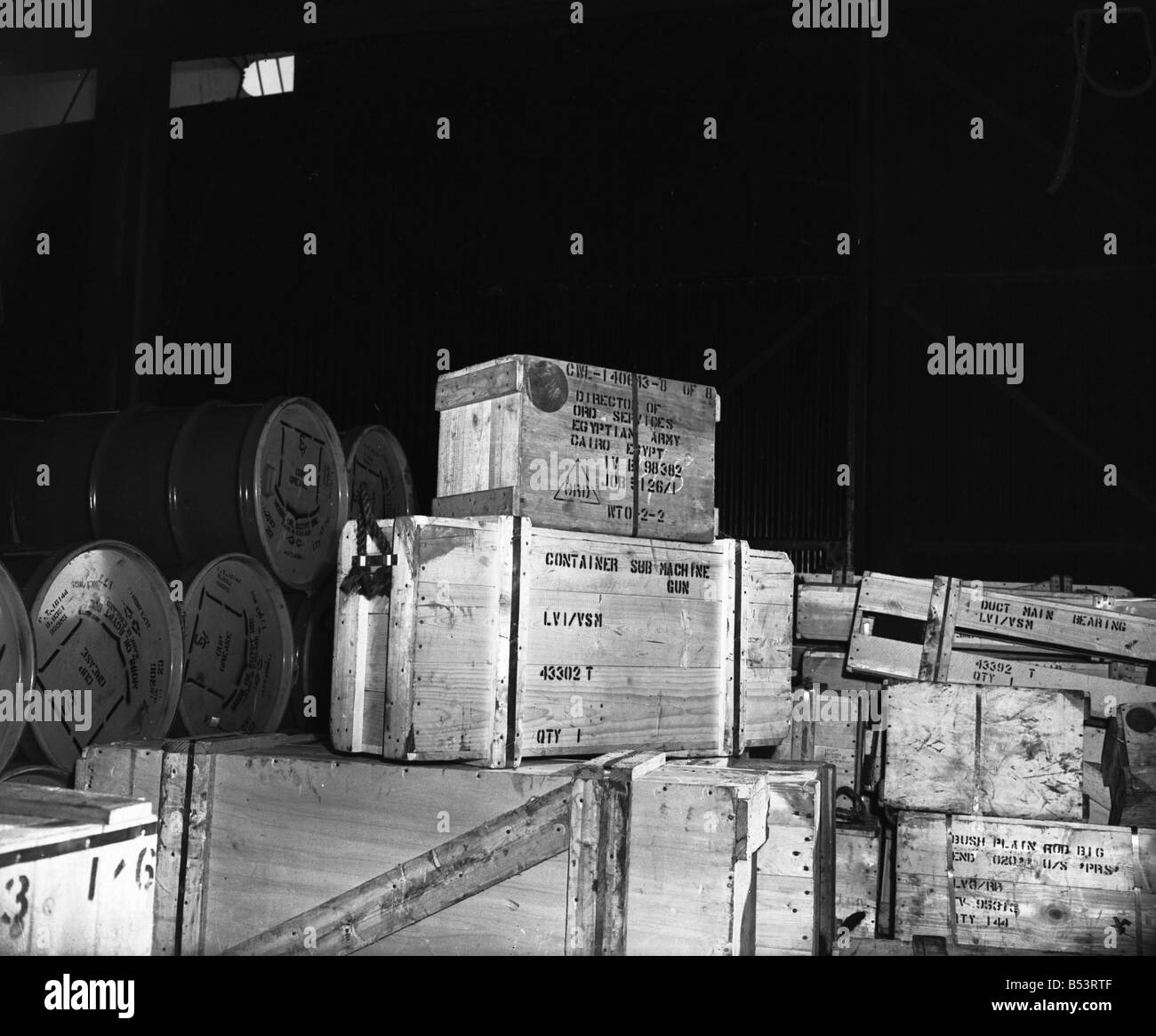 Suez Crisis 1956 British arms waiting to be shipped to Egypt for the Egyptian Army on the ship Star of Suez at Alexander Dock in Liverpool Crates are marked Sub Machine Guns 4 1 56 H86 Stock Photo