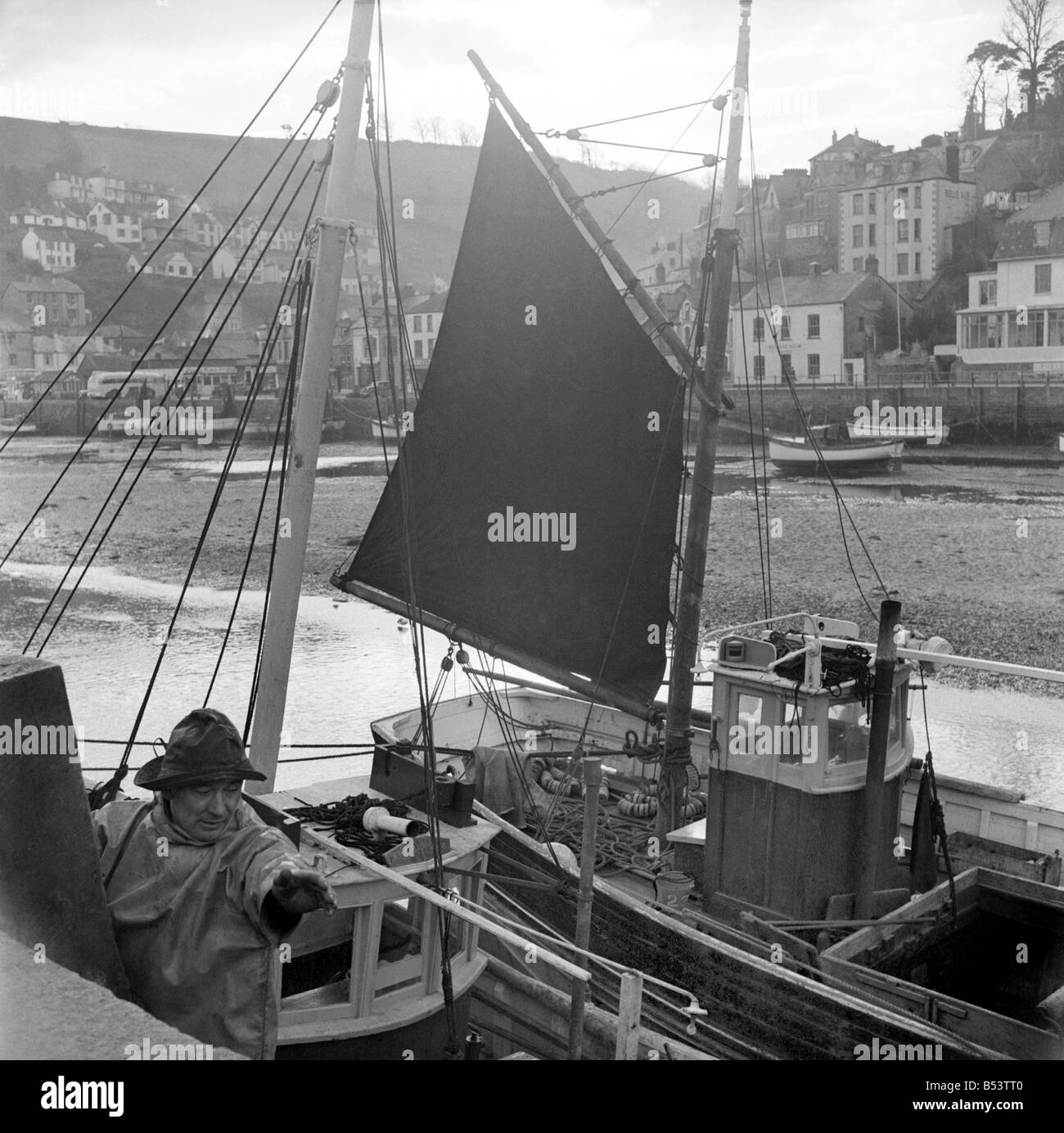 1950s fisherman cornwall hi-res stock photography and images - Alamy