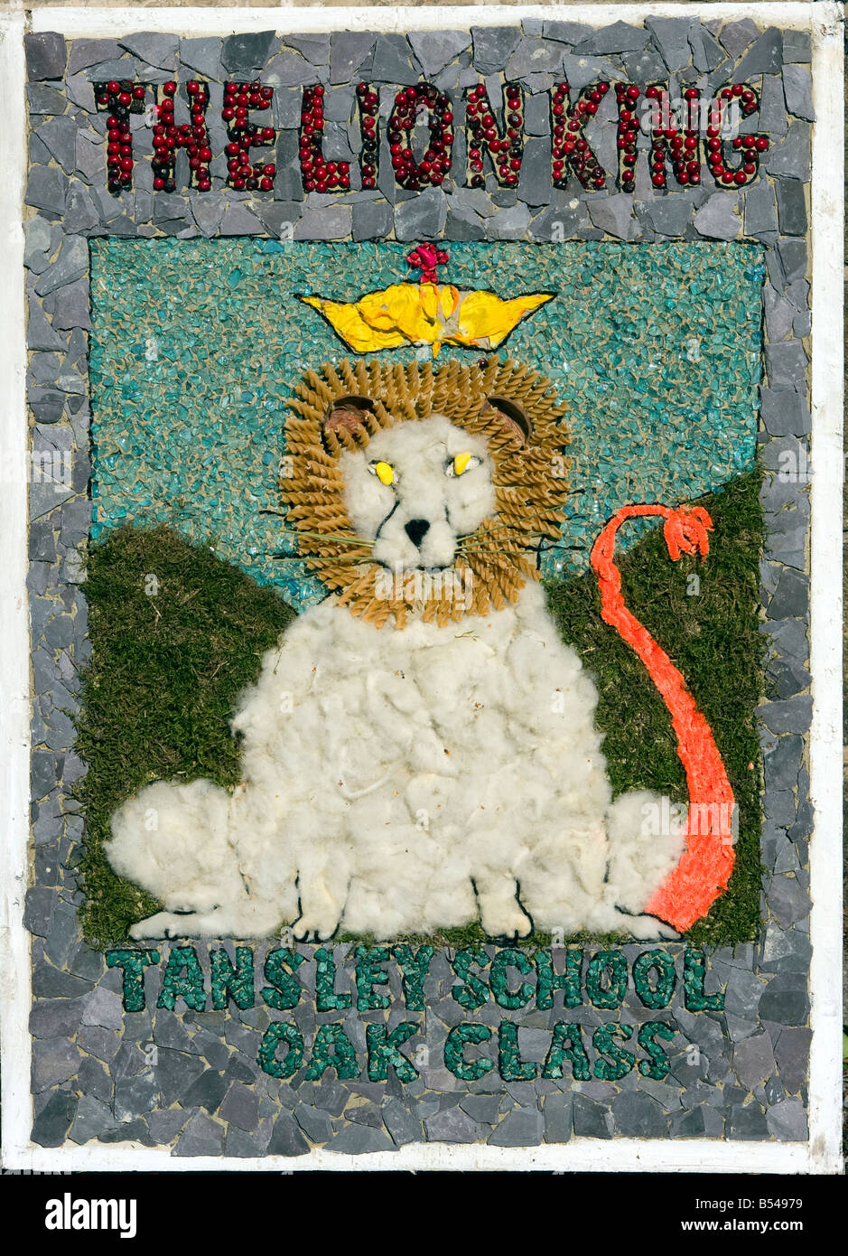 the lion king tansley school oak class village traditional well dressing Stock Photo