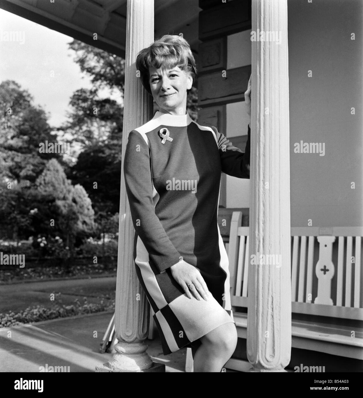 Actress Jean Alexander as she really is, at home. She is better known in  apron and curlers playing Hilda Ogden in Granada's soap opera Coronation  Street. ;November 1969 ;Z10746 Stock Photo - Alamy