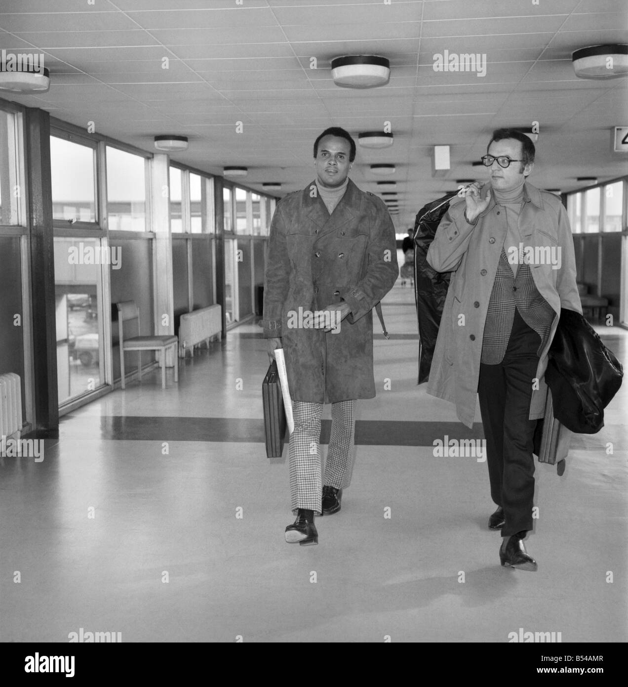 Musician and actor Harry Belafonte pictured at Heathrow Airport, London. &#13;&#10;November 1969 &#13;&#10;Z10849A Stock Photo