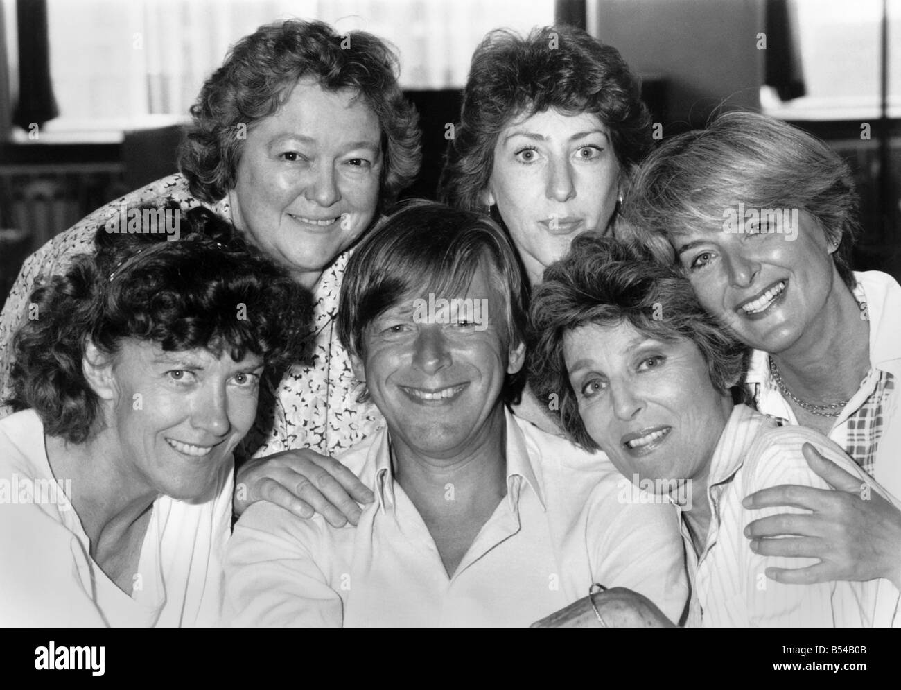 John Wells with his cast (From left): Eileen Atkins, Pat Keen, Elisa Jenkins, Faith Brook and Caroline Blakisto. July 1985 Stock Photo