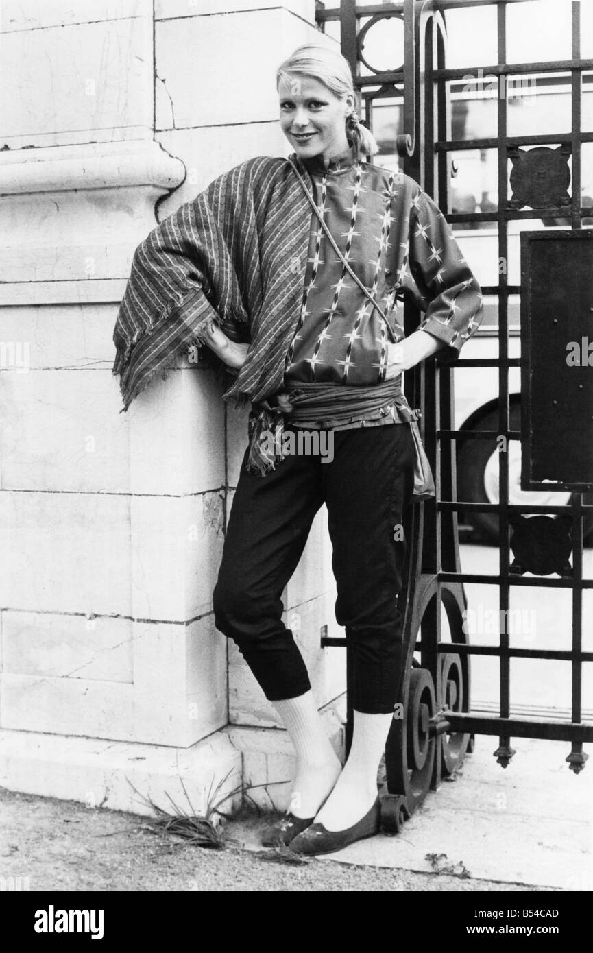 fashion girls nip Take winter clothing Black and White Stock Photos & Images - Alamy