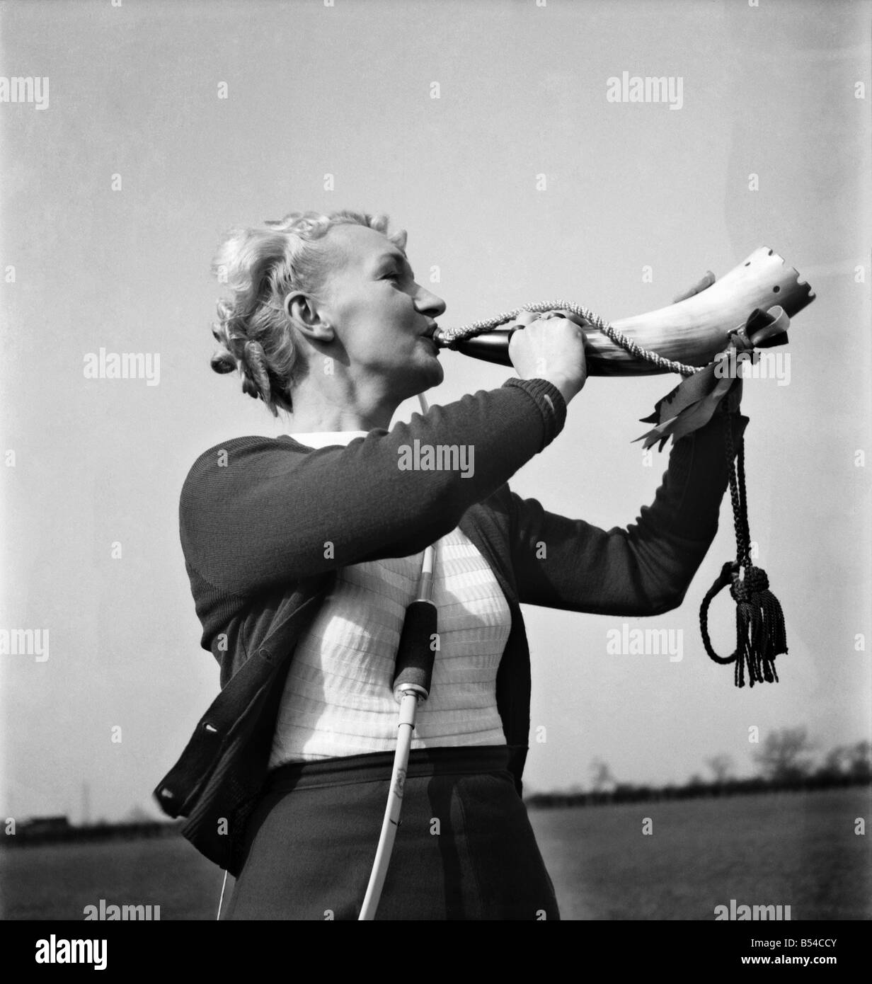 Mrs. Florence Suthers of the North Cheshire Bowmen blowing the foresters horn which was made by a fellow bowman. March 1953 Stock Photo