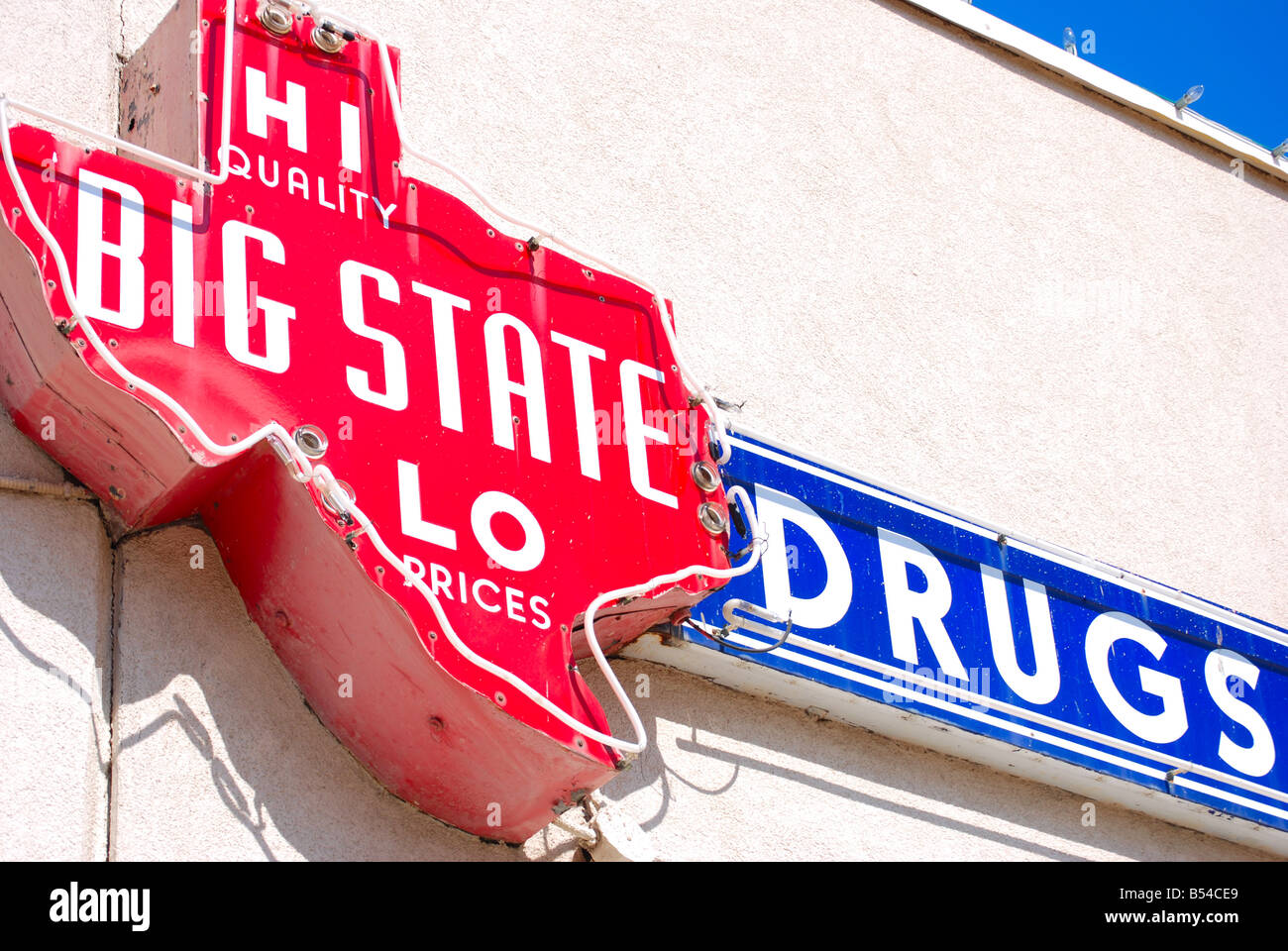 Drug store sign hires stock photography and images Alamy