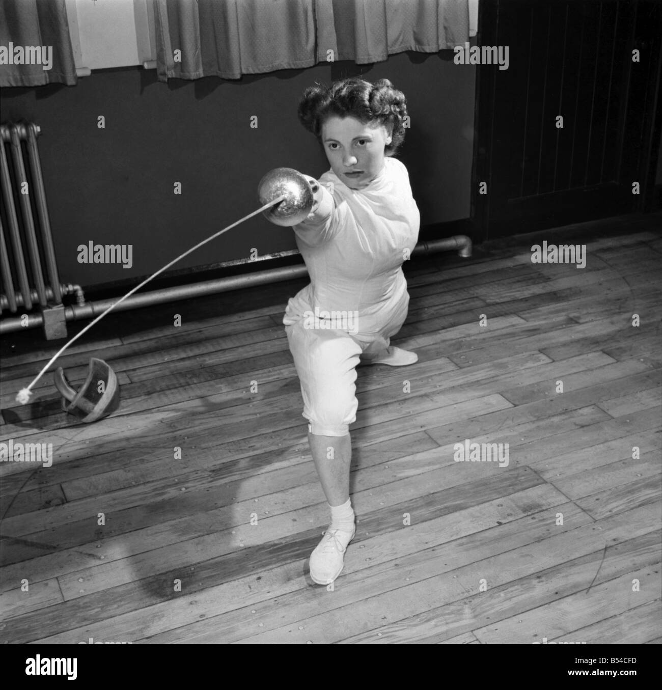 Brenda Penketh, 23, Warrington accounting machine operator chosen to represent Lancashire against Yorkshire in an inter-county fencing match at Warrington on Saturday, ;March 1953 ;D1449 Stock Photo