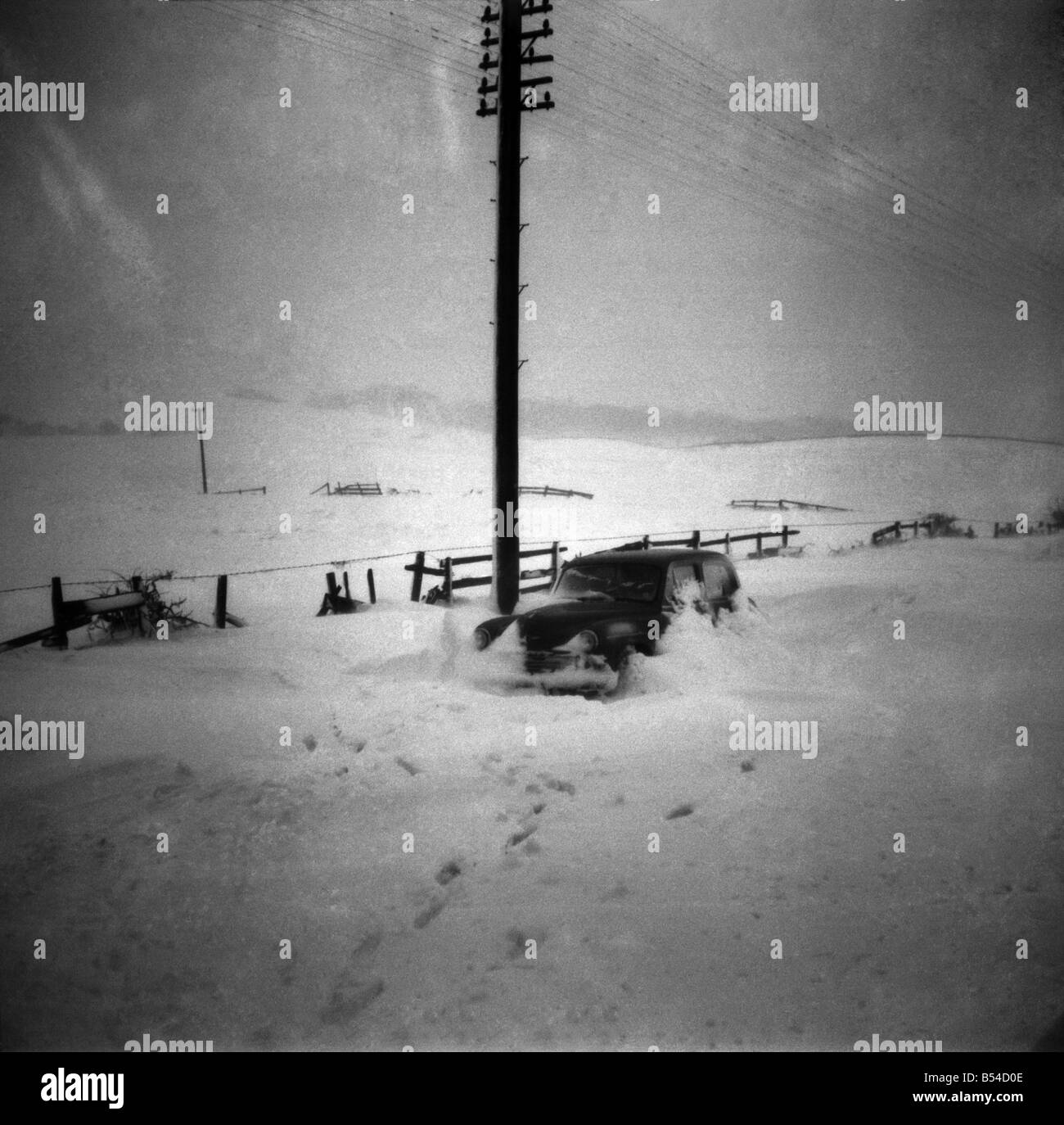 Car abandoned in deep snow after a heavy snowfall. February 1953 &#13;&#10;D738 Stock Photo
