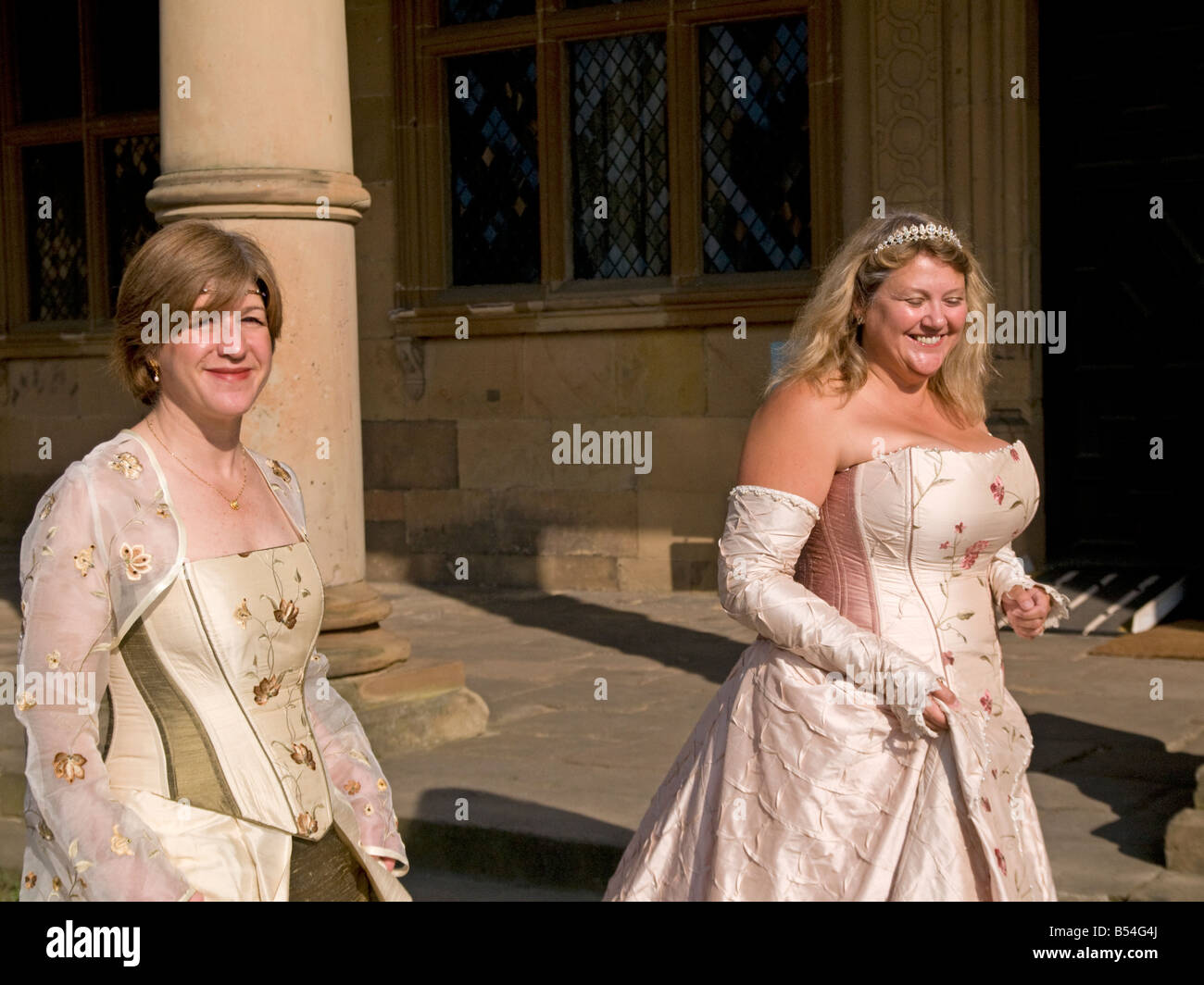 Elizabethan stage costumes hi-res stock photography and images - Alamy