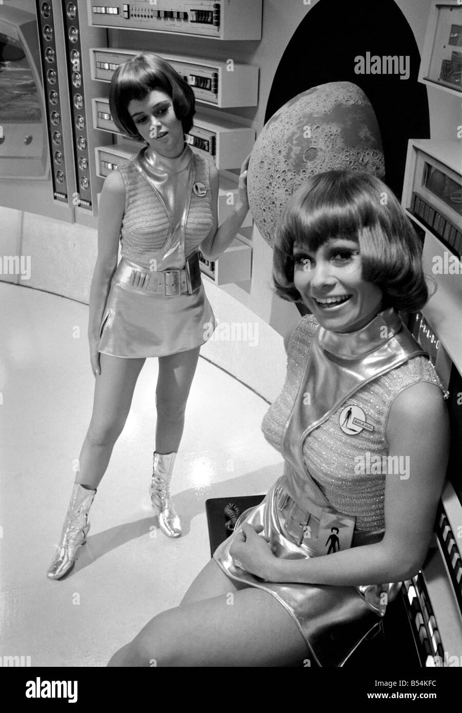 アート・デザイン・音楽 My Fab Years!: Sylvia Anderson アート