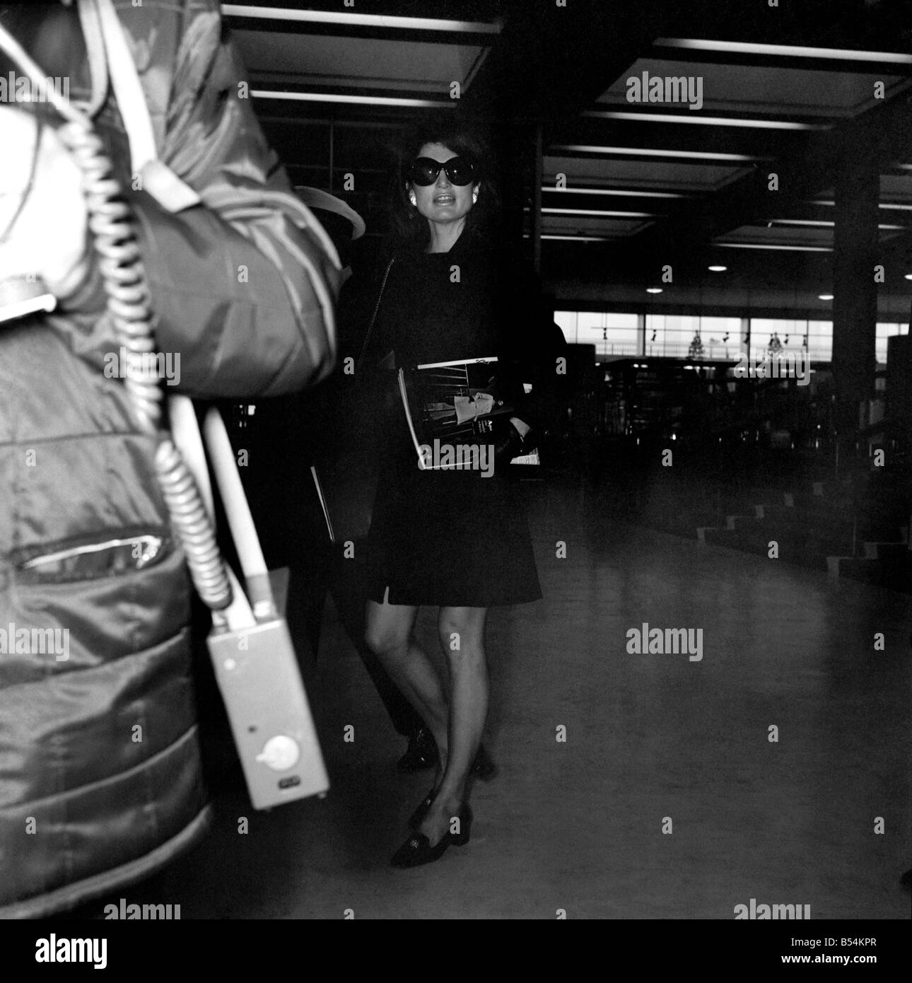 Mrs. Jacqueline Kennedy Onassis arrives at Heathrow Airport by Olympic Airways, on her way to the USA on Pan American Airways. ;November 1969 ;Z11113-002 Stock Photo