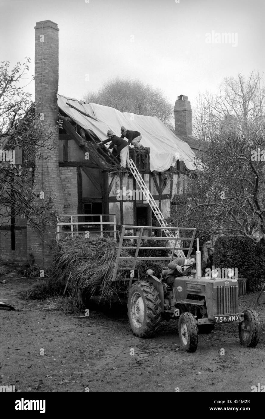 Scene Today At Anne Hathaways Cottage Stratford Upon Avon As Firemen Stock Photo Alamy