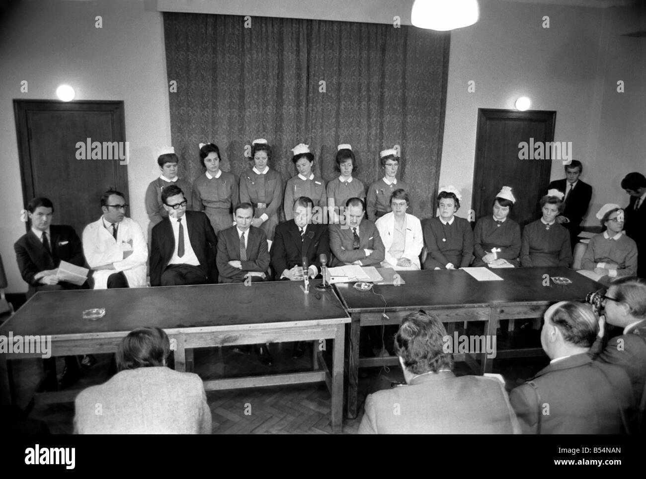 Medical: Childbirth: Quins were born to Mrs. Irene Hanson (33) of Rayleigh, Essex, at Queen Charlotte's Hospital, Hammersmith. Some of the staff of Queen Charlotte's Hospital, who were involved in the birth and care of the quin girls. November 1969 Z11015-005 Stock Photo