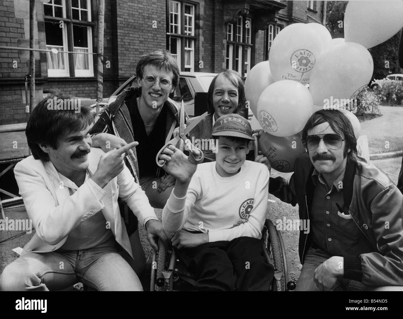 Disabled youngster Steven Graham officially launching Radio Lollipop at the Fleiming Memorial Hospital for Sick Children in Jesmond Newcastle Members of the Tyneside band Lindisfarne watched the opening l to r Ray Jackson Ray Laidlaw Rod Clements and Alan Hull 23 08 82 Stock Photo