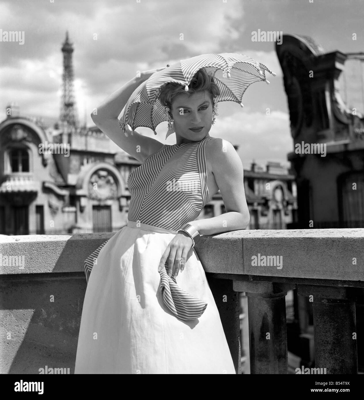 1950s/1960s Voilà Paris Antenna Tilt Hat