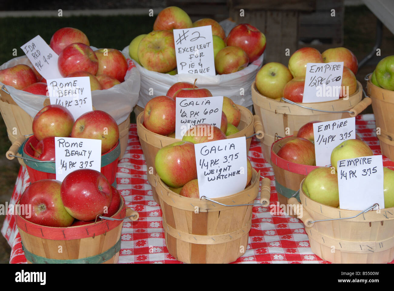 Baskets of apples for sale Stock Photo Alamy