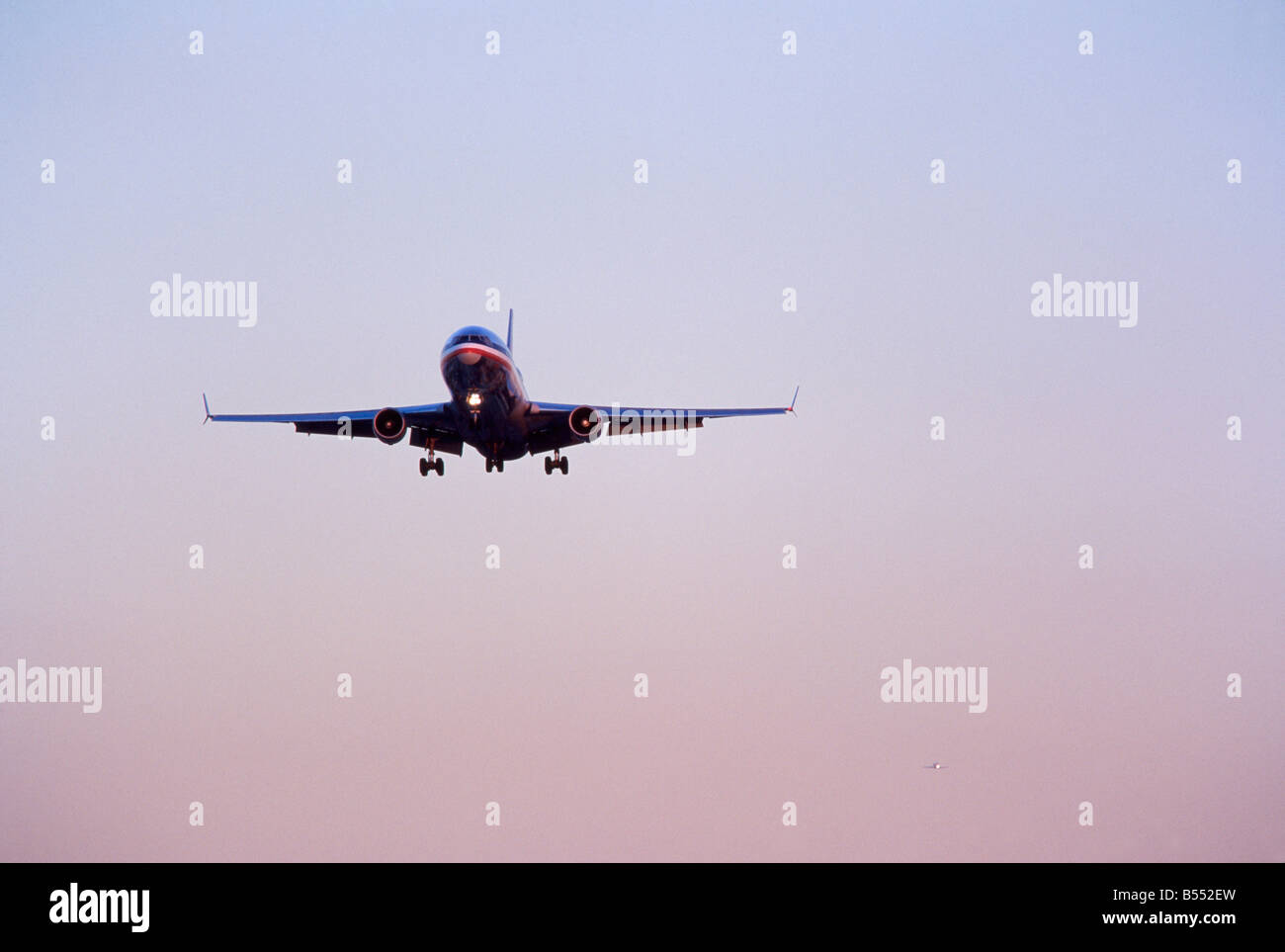 Commercial Aviation, Aircraft in flight Stock Photo - Alamy