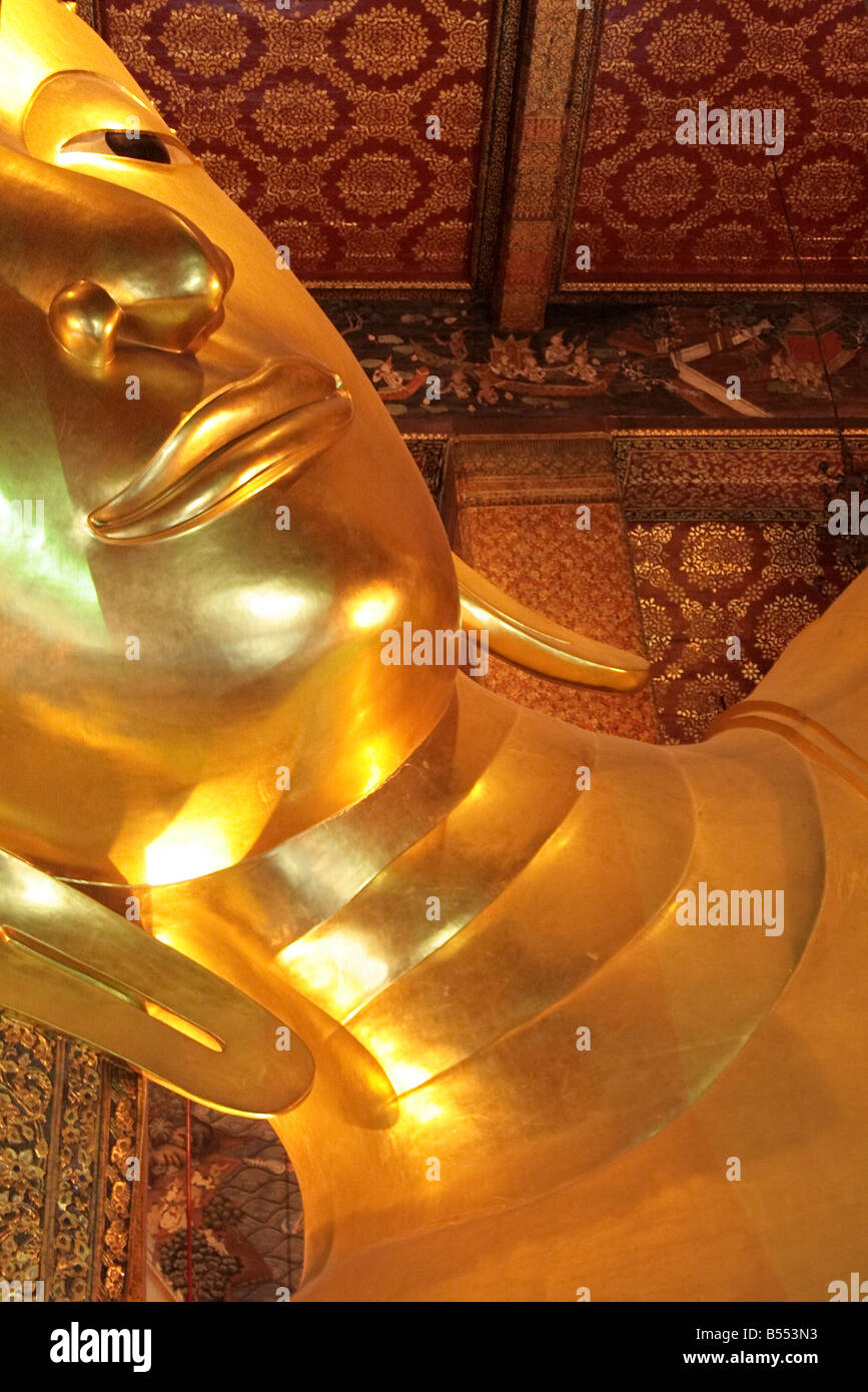 The Reclining Buddha at Wat Pho in Bangkok Stock Photo - Alamy
