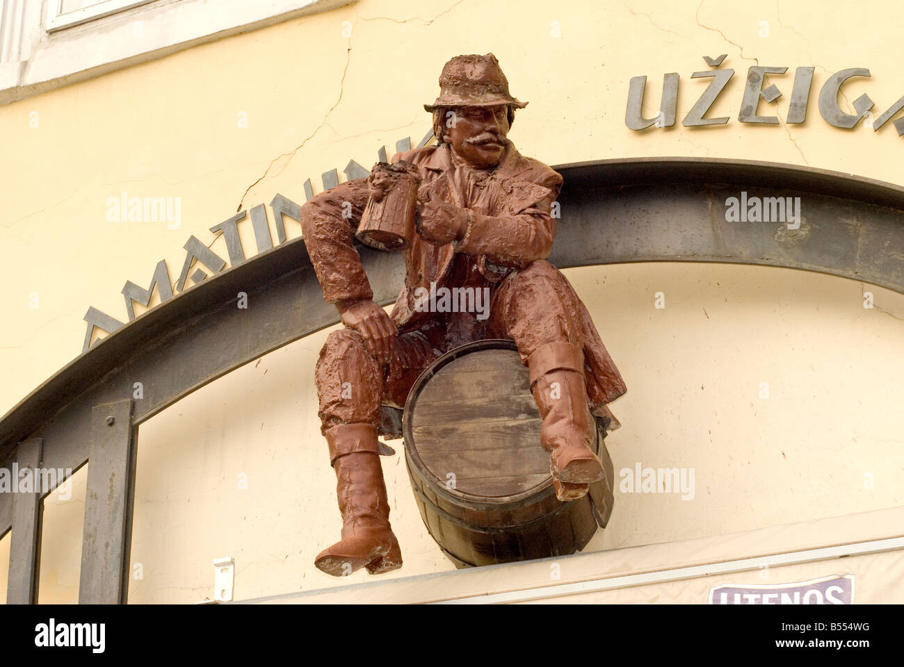 Beer barrel man drinking hires stock photography and images Alamy