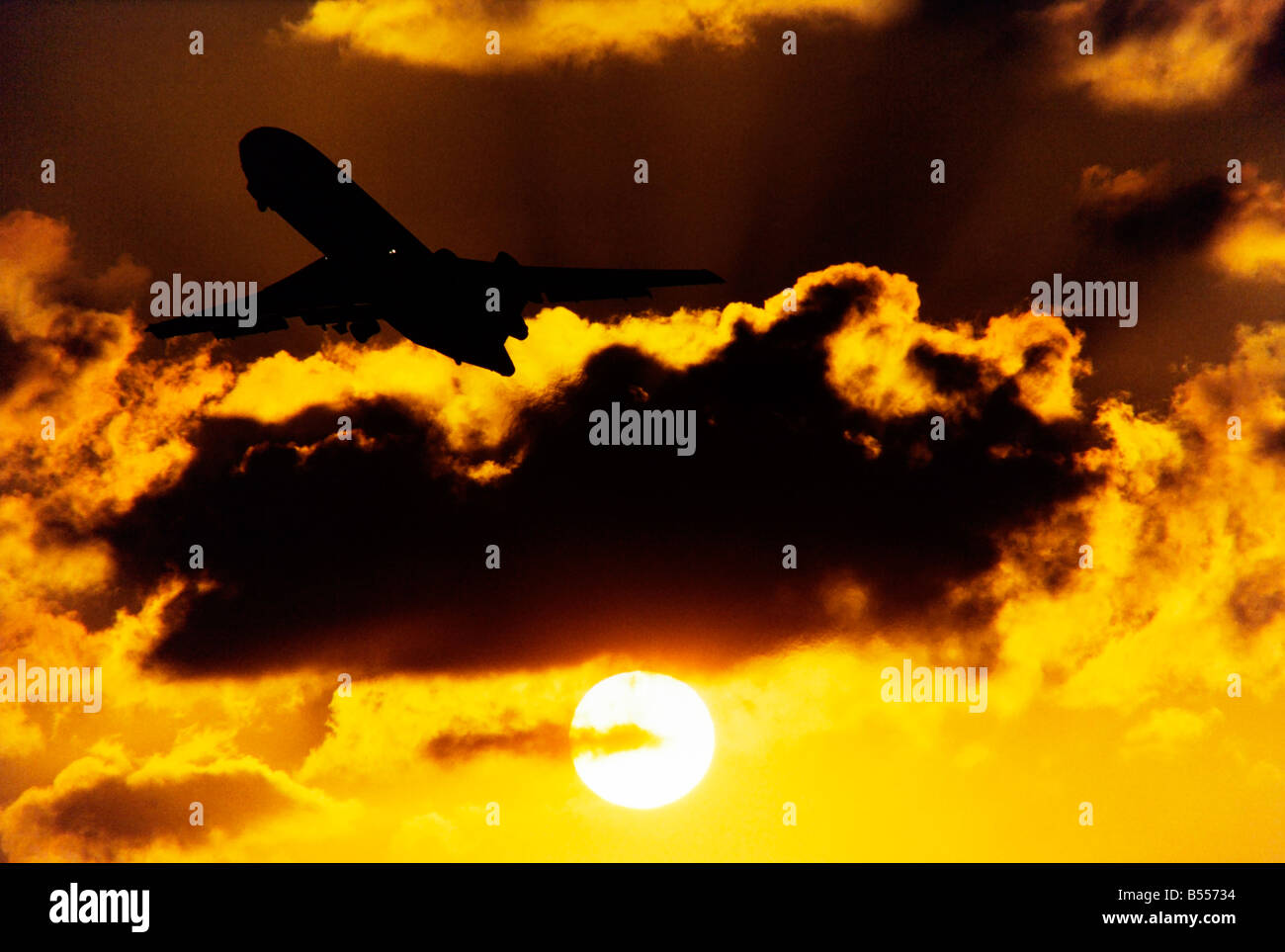 Commercial Aviation, Aircraft in flight Stock Photo - Alamy