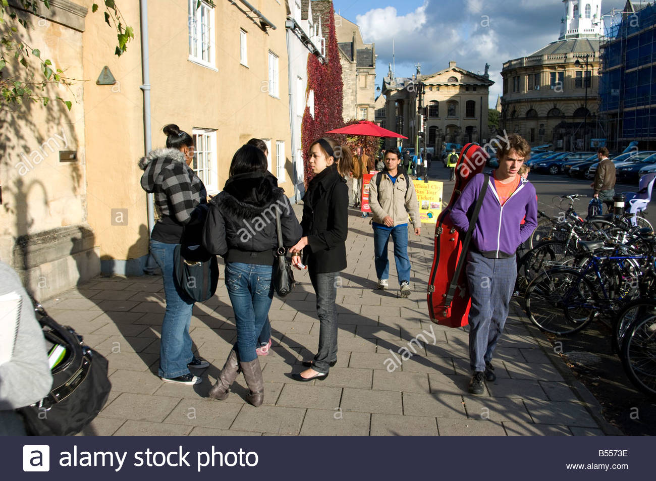 Broad Sidewalk Stock Photos Broad Sidewalk Stock Images Alamy