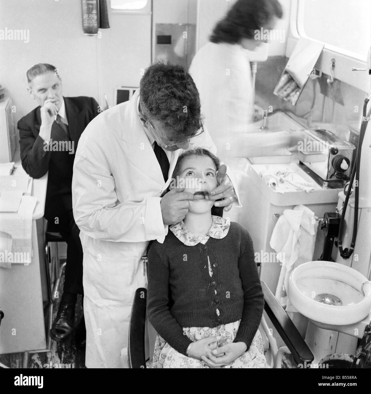 Medical: Dentists: Kent County Council mobile dental surgery. Two teeth out and smiling Linda Wood, age 8 of Bredhurst uses the Stock Photo